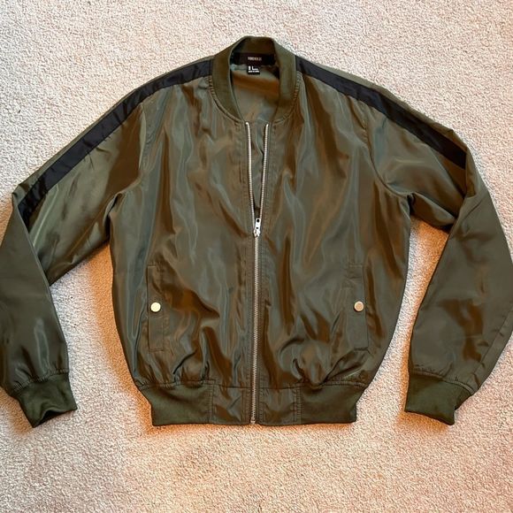 Forever 21 Jackets & Blazers - bomber jacket 